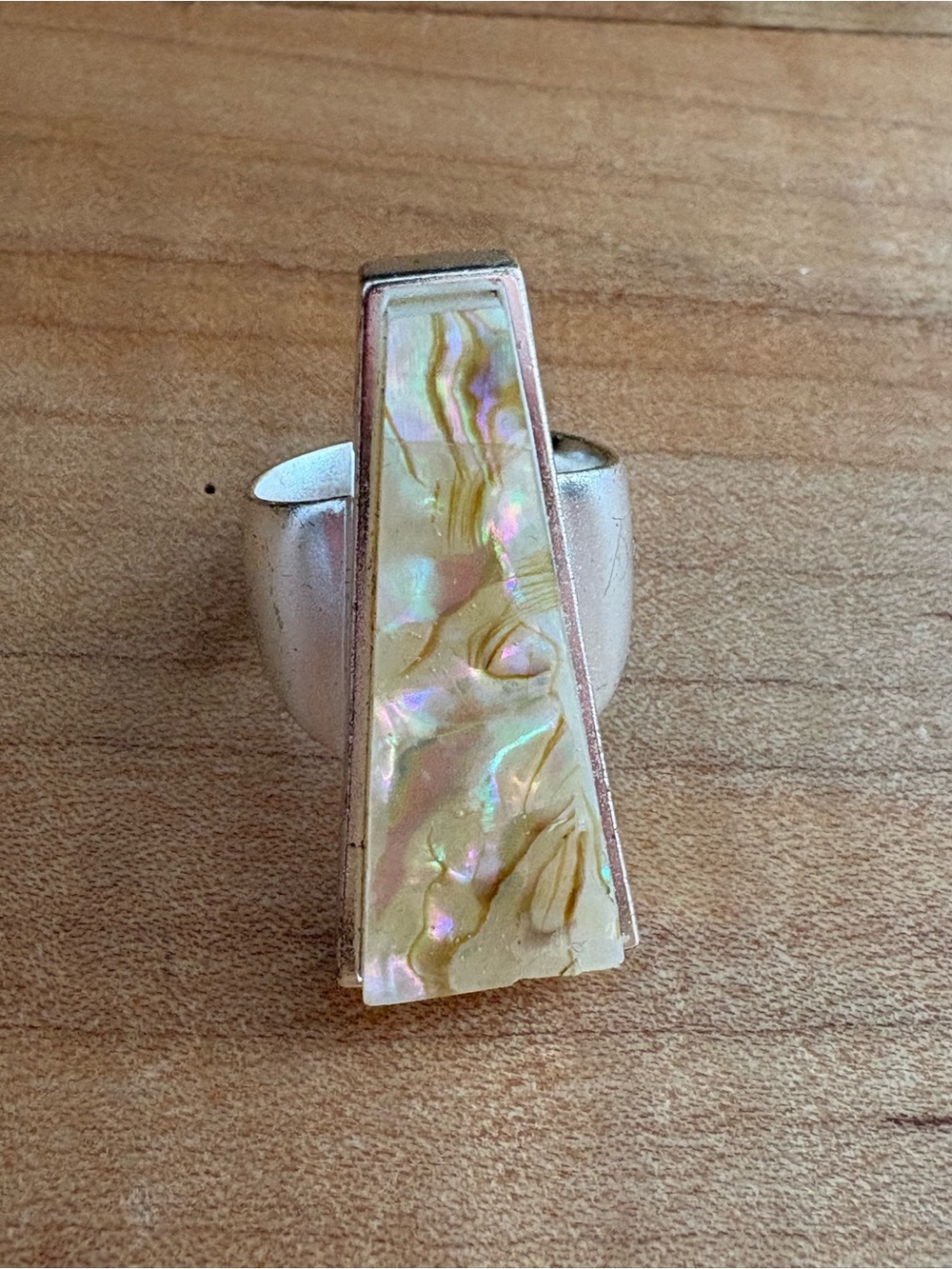 Kendra Scott Silver-Toned Ring with Iridescent Cream Abalone Inlay Size 6